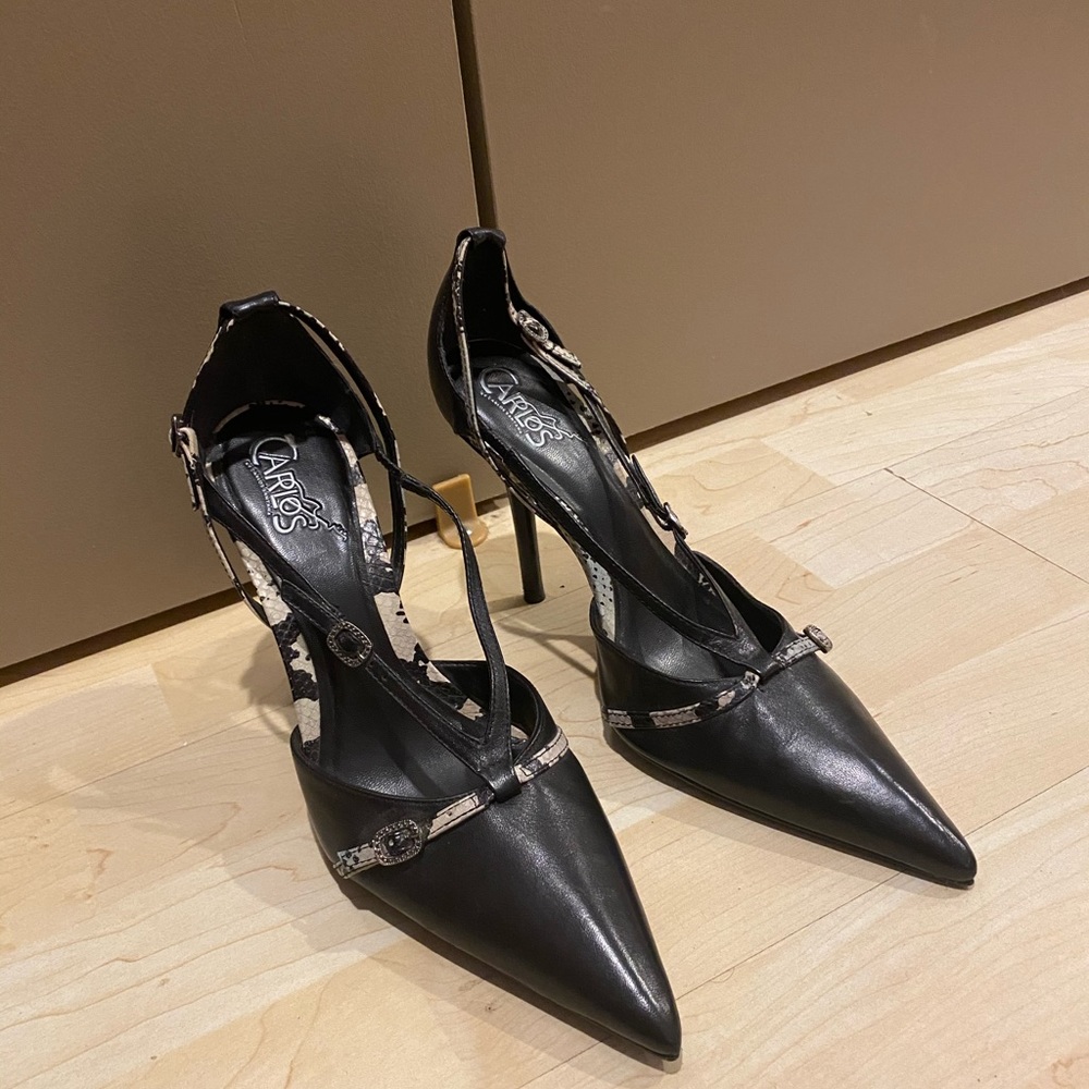 Carlos black pumps!